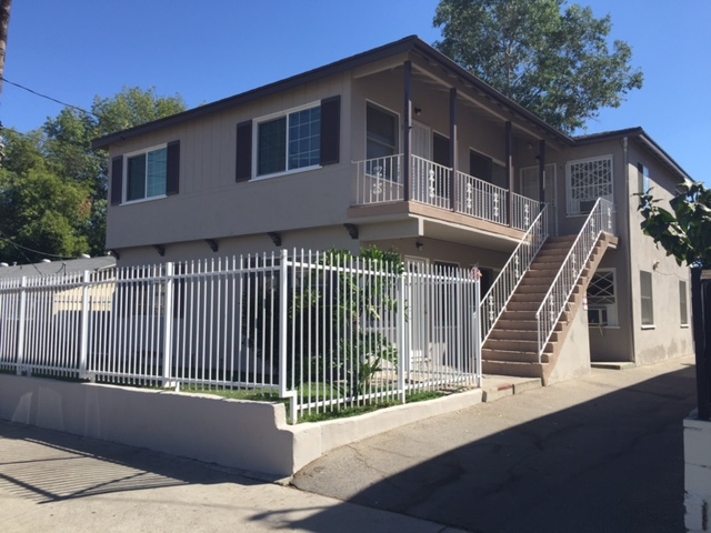 13524 Vanowen St in Van Nuys, CA - Building Photo