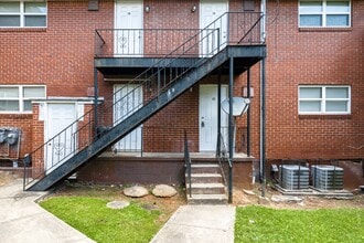 Dream Court Apartments in Atlanta, GA - Foto de edificio - Building Photo