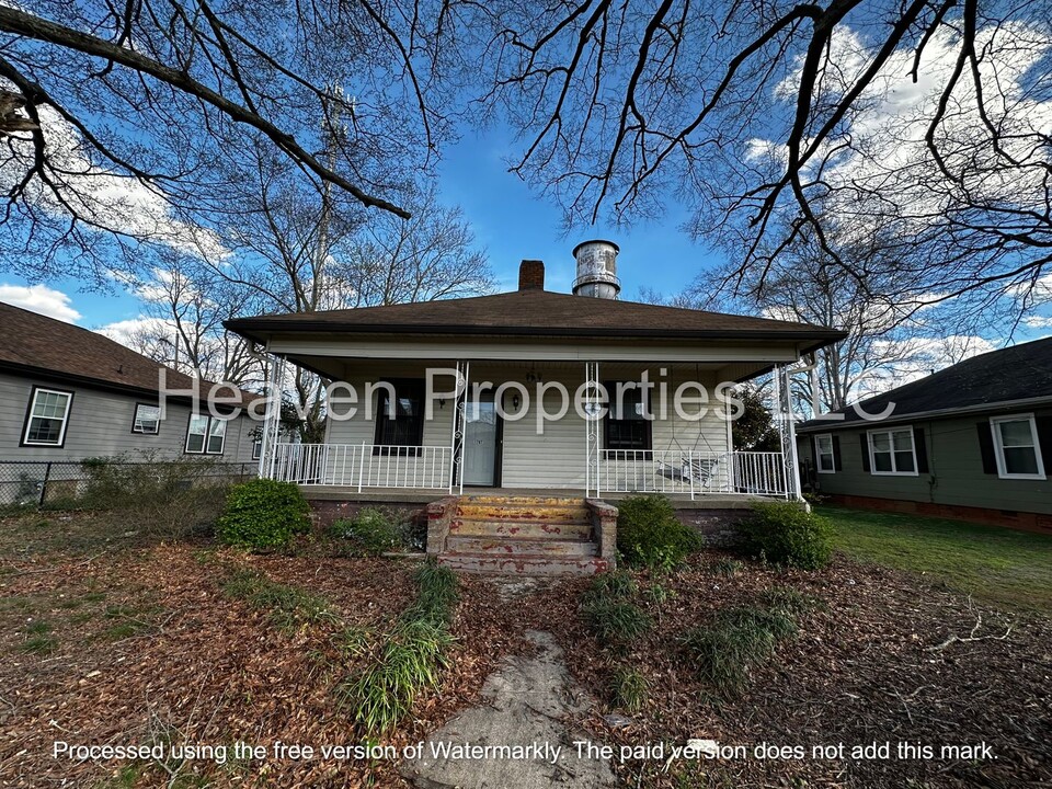 1707 Spencer Mountain Rd in Gastonia, NC - Foto de edificio