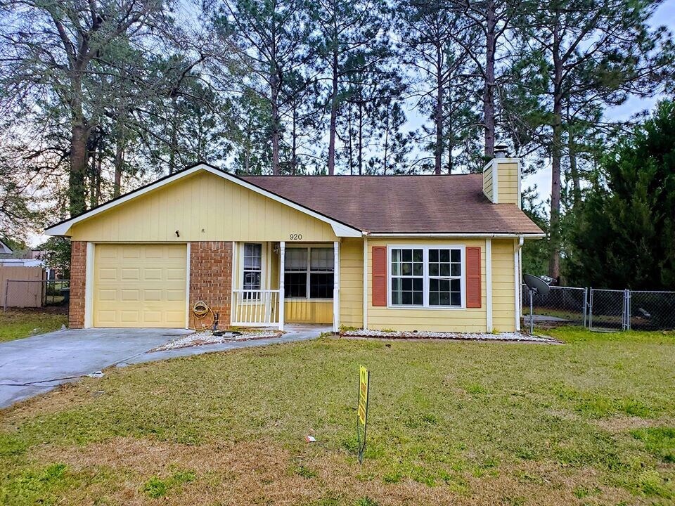 920 Mandarin Dr in Hinesville, GA - Building Photo