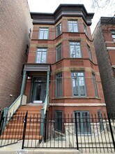 2049 N Sheffield Ave, Unit 1 in Chicago, IL - Building Photo - Building Photo