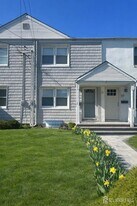 35 Victory Ct in Metuchen, NJ - Building Photo