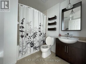 18 Holmes Ave in Toronto, ON - Building Photo - Building Photo