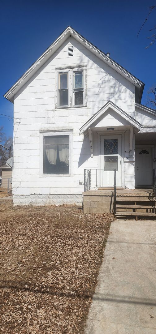 property at 814 9th Ave SW