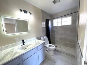 2951 68th Ave, Unit 2951 in Oakland, CA - Foto de edificio - Building Photo