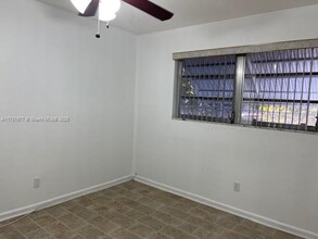 209 SW 1st Ave-Unit -1-2 in Hallandale Beach, FL - Building Photo - Building Photo