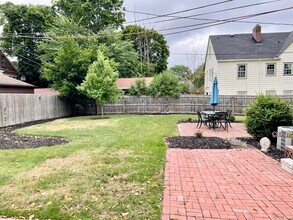 3658 Daleford Rd, Unit 2 in Shaker Heights, OH - Building Photo - Building Photo