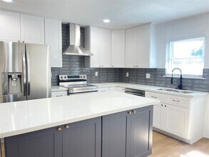 2825 8th Ave N in Texas City, TX - Building Photo - Building Photo