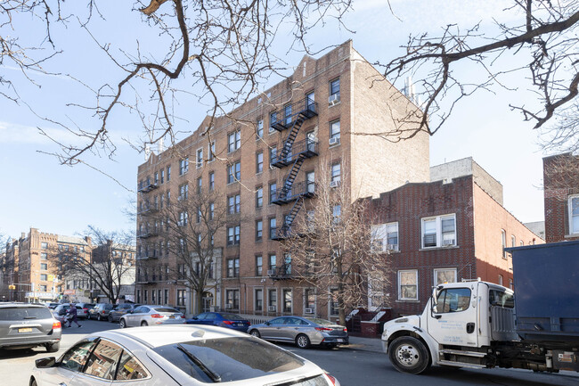 990 Montgomery St in Brooklyn, NY - Building Photo - Building Photo