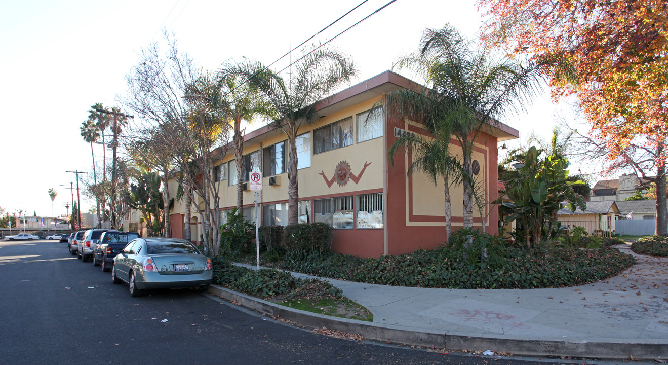 14422 Runnymede St in Van Nuys, CA - Building Photo