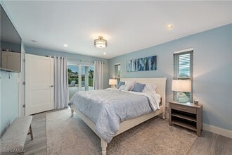 595 Wedge Dr in Naples, FL - Building Photo - Building Photo