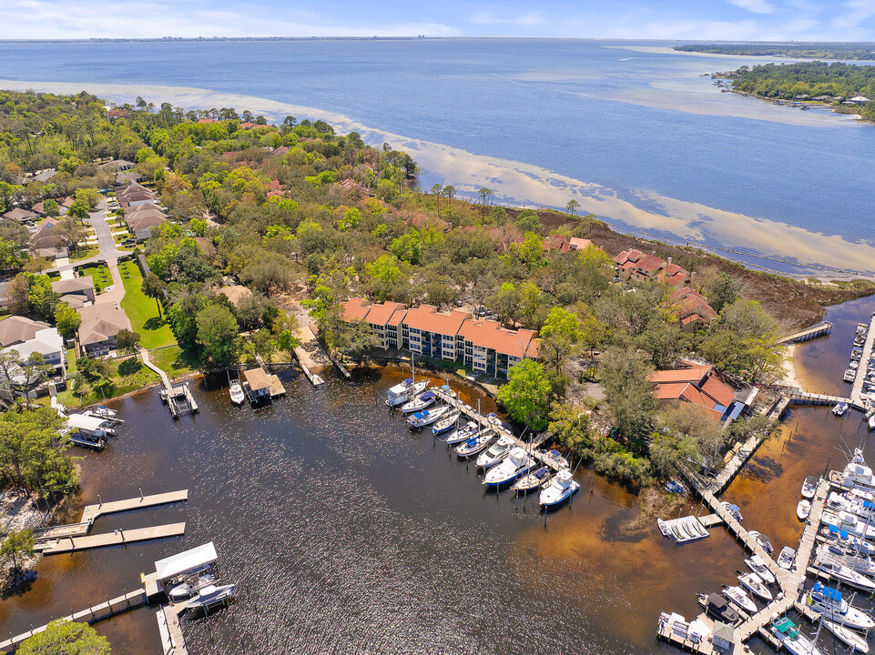 300 Yacht Club Dr in Niceville, FL - Building Photo