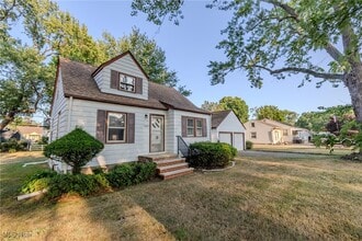 997 Mohegan Trl in Willoughby, OH - Building Photo - Building Photo