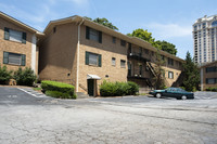 Pharr Court Condominiums in Atlanta, GA - Foto de edificio - Building Photo