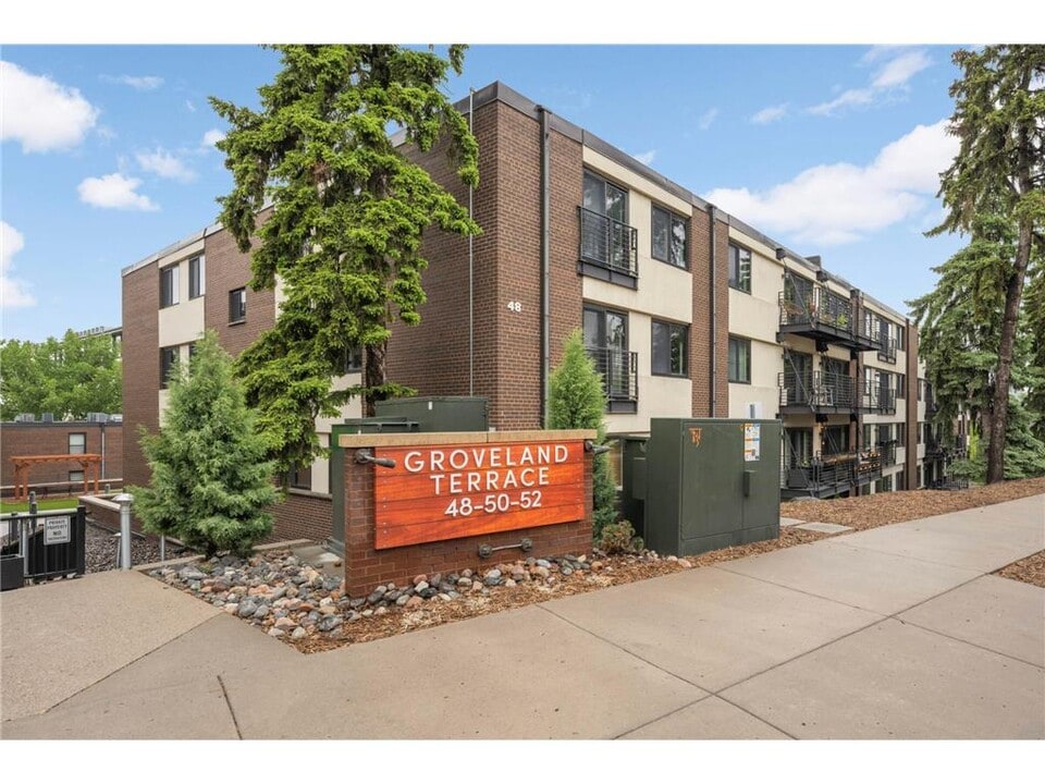 48 Groveland Terrace in Minneapolis, MN - Building Photo