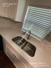 108 Shaw St in Tom Bean, TX - Foto de edificio - Building Photo