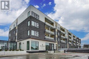 555 William Graham Dr in Aurora, ON - Building Photo