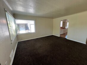 1718 Burwell St in Bremerton, WA - Foto de edificio - Building Photo