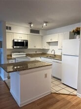 315 Lakepointe Dr in Altamonte Springs, FL - Building Photo - Building Photo
