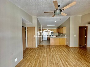 5924 Sutton Pl in Urbandale, IA - Building Photo - Building Photo