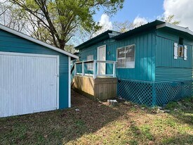 250 Richard St in Coldspring, TX - Building Photo