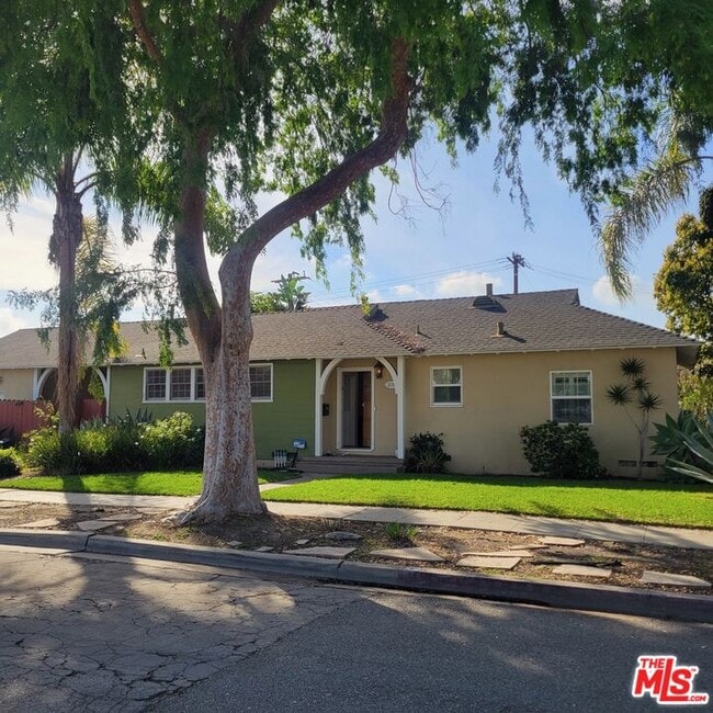 property at 2781 N Bellflower Blvd