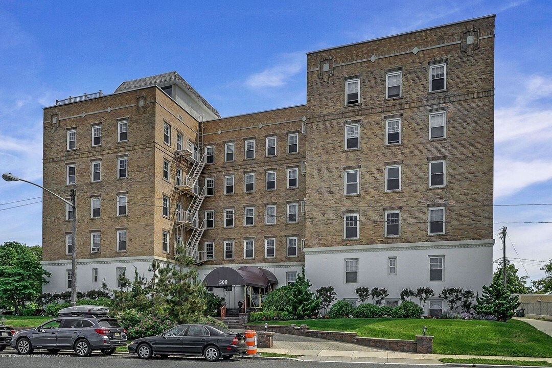 500 Deal Lake Dr-Unit -4A in Asbury Park, NJ - Building Photo