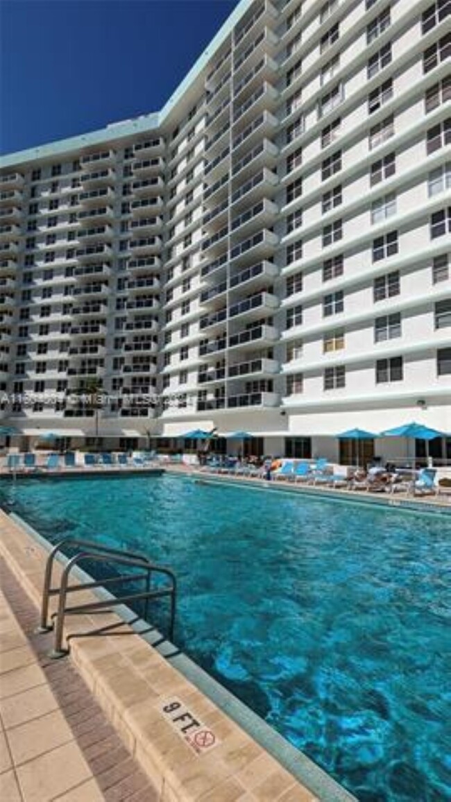 3725 S Ocean Dr, Unit 508 in Hollywood, FL - Foto de edificio - Building Photo