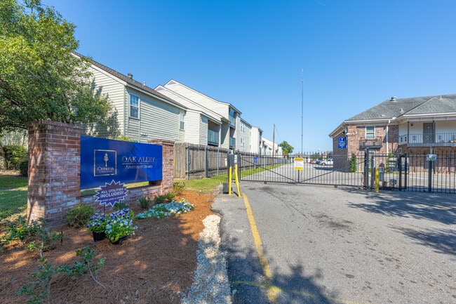 Oak Alley Apartments in Gretna, LA - Building Photo - Building Photo