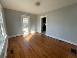 8 Tice Ave, Unit FL 1 in South River, NJ - Foto de edificio - Building Photo