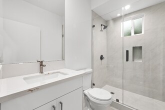 4443 1/2 Auckland Ave in Los Angeles, CA - Building Photo - Building Photo