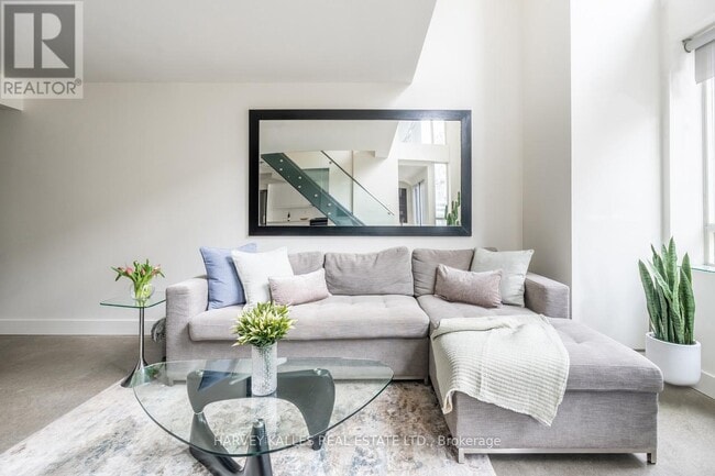 80 Cumberland St in Toronto, ON - Building Photo - Building Photo