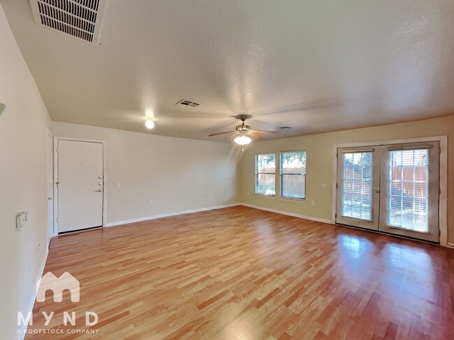 6905 Doyal Dr in Austin, TX - Building Photo - Building Photo