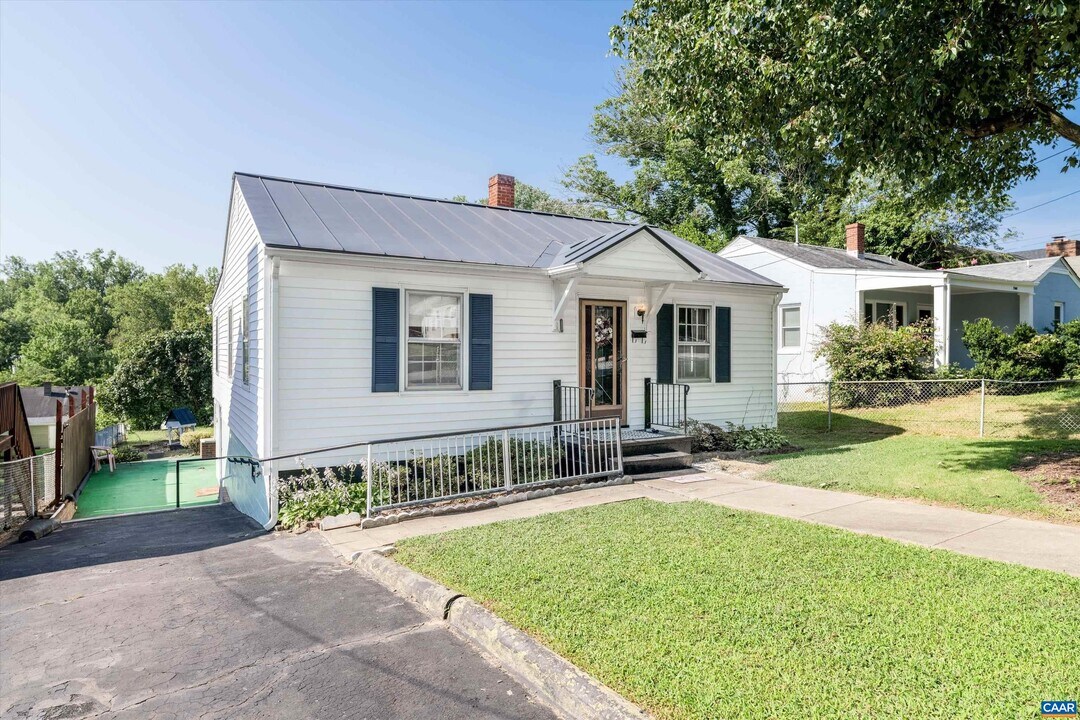 2504 Plateau Rd in Charlottesville, VA - Building Photo