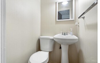 3167 Westbrook Dr in Cincinnati, OH - Foto de edificio - Building Photo