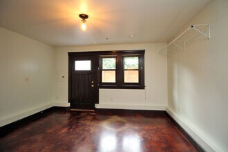 220 NW 17th Ave in Portland, OR - Foto de edificio - Building Photo
