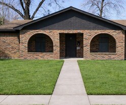 528 W Kellis St in Fort Worth, TX - Building Photo