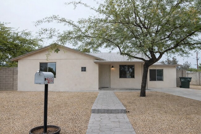 5443 E Lester St in Tucson, AZ - Building Photo - Building Photo
