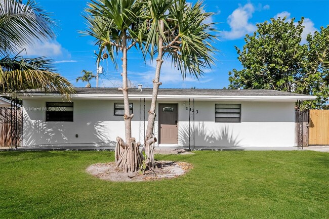 property at 1323 W Fernlea Dr