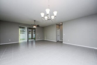 3900 Trujilo Ln in St. Cloud, FL - Foto de edificio - Building Photo