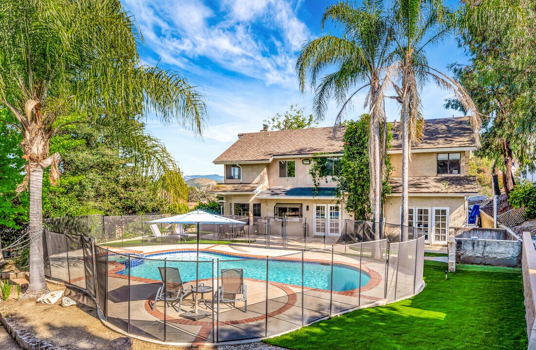 30428 Penrod Dr in Agoura Hills, CA - Building Photo