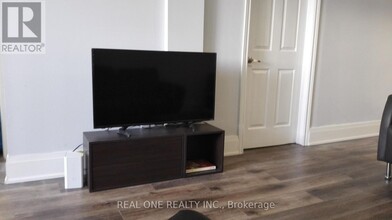 62 Sunnypoint Crescent in Toronto, ON - Building Photo - Building Photo