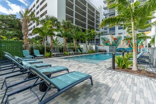 The Tropic in Hollywood, FL - Building Photo
