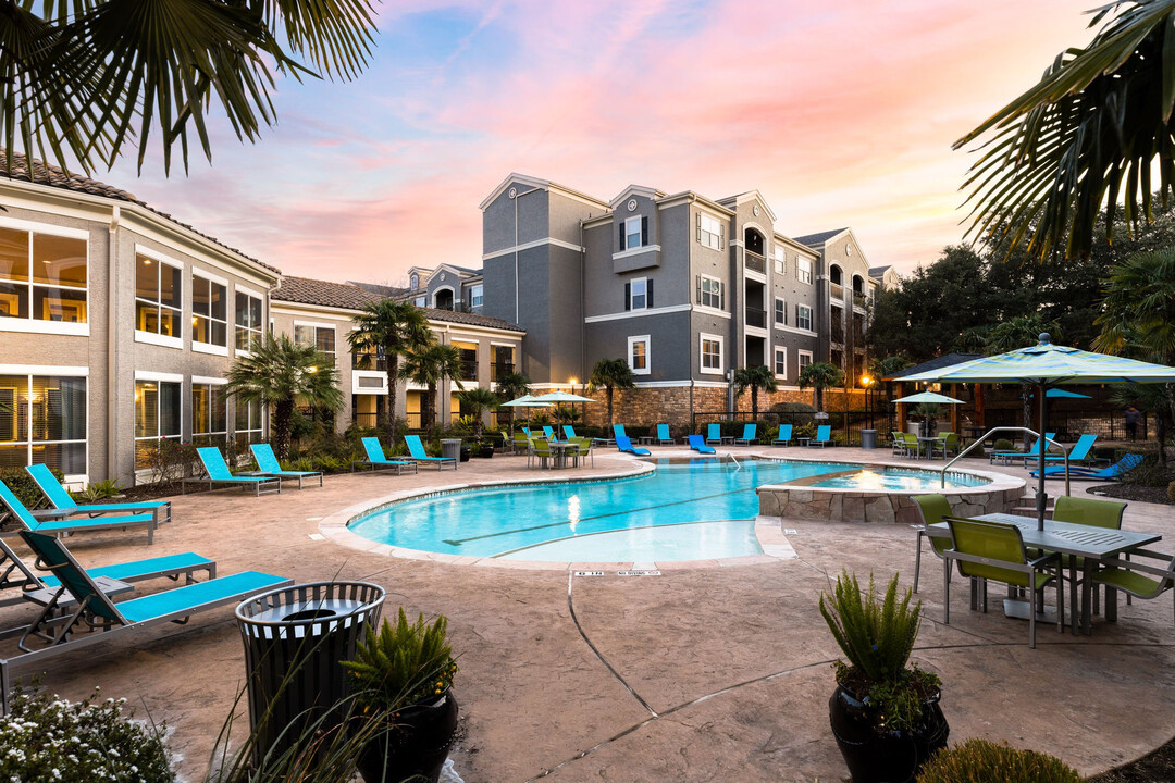 The Abbey At Grande Oaks in San Antonio, TX - Foto de edificio
