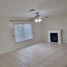 127 Seagull Ct in Royal Palm Beach, FL - Building Photo - Building Photo