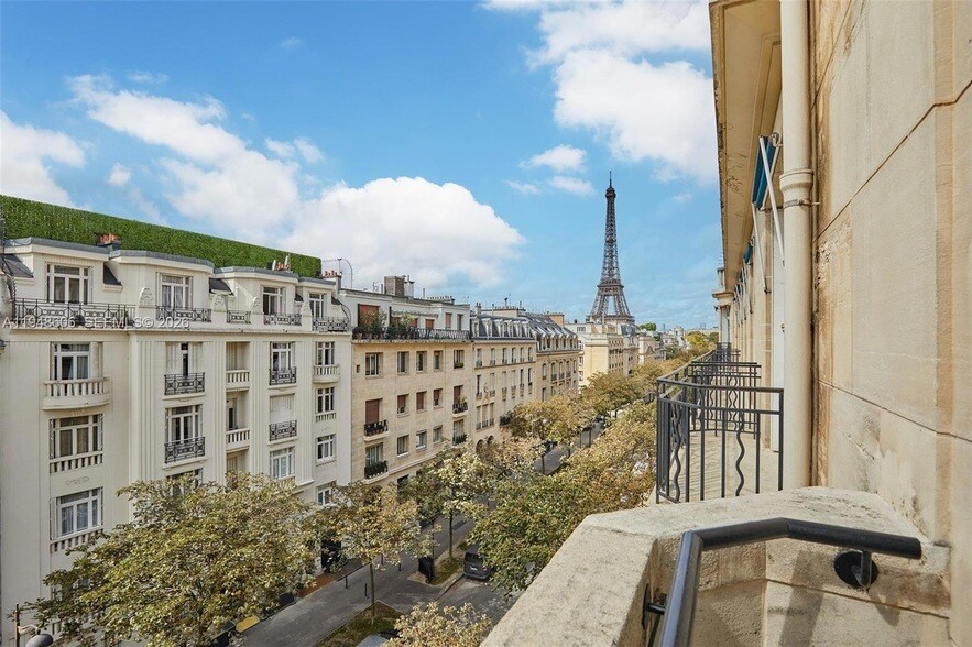 9 Avenue Frederic Le Play Ave, Unit LP 401 in Carrollton, TX - Building Photo