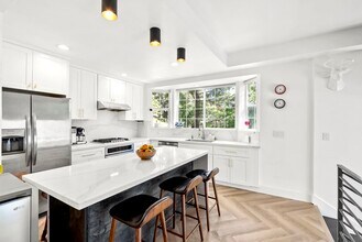 239 Tulare St in Brisbane, CA - Building Photo - Building Photo