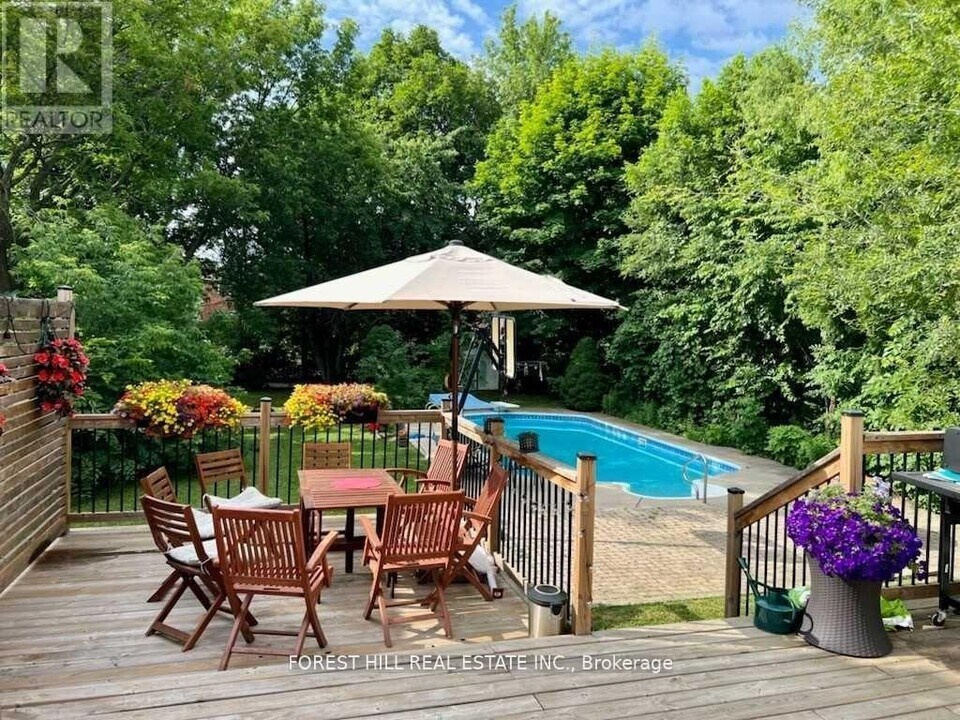 157 Northwood Dr in Toronto, ON - Building Photo