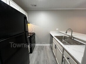 5850 Century Oaks Dr in Fayetteville, NC - Building Photo - Building Photo