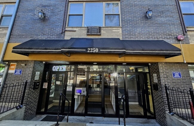 2250 N Lincoln Ave in Chicago, IL - Building Photo - Building Photo